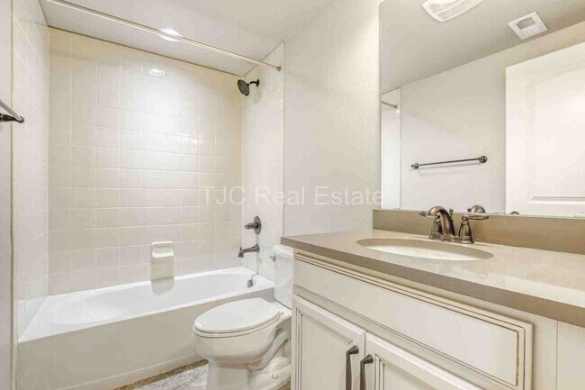 Building Photo - 5512 N Wabash St