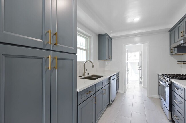 Building Photo - Charming 3-Bedroom Home in Cheviot Hills – Move-In Ready!