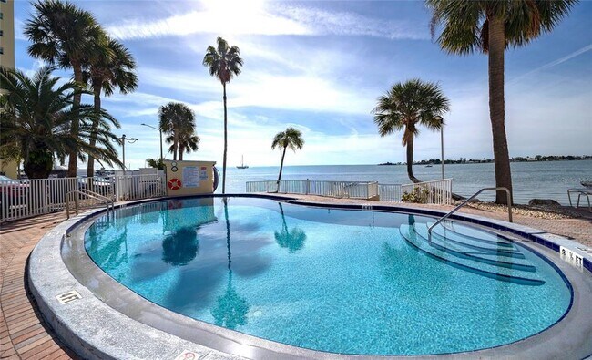 Building Photo - 4775 Cove Cir