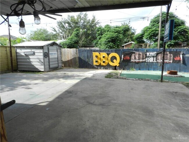 Building Photo - 1718 E Juarez Ave