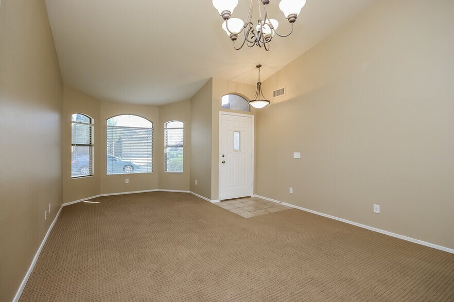Building Photo - 548 E Cathy Dr