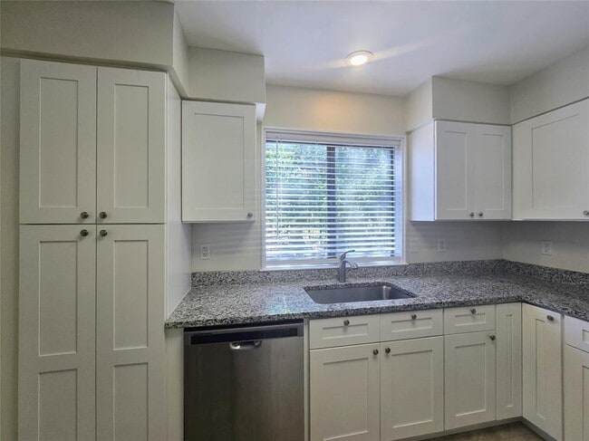 Building Photo - 3000 Maywood Cir