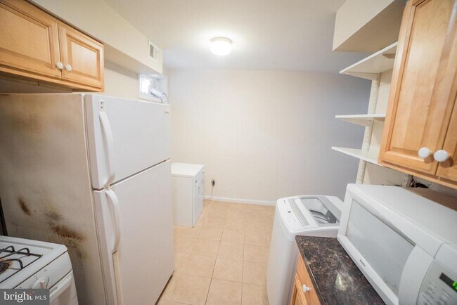 Building Photo - 2300 Naudain St