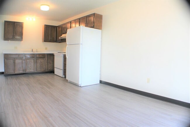 Building Photo - Spacious and charming conveniently located...