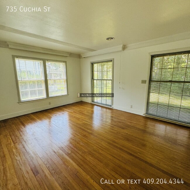 Building Photo - 735 Cuchia St