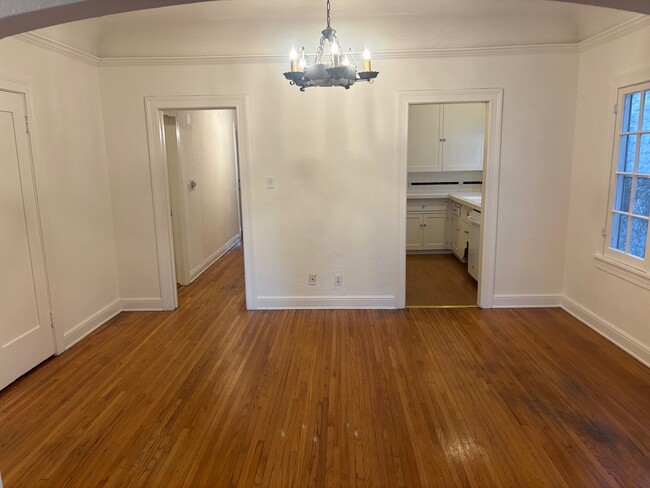 dining room - 453 N Orange Grove Ave