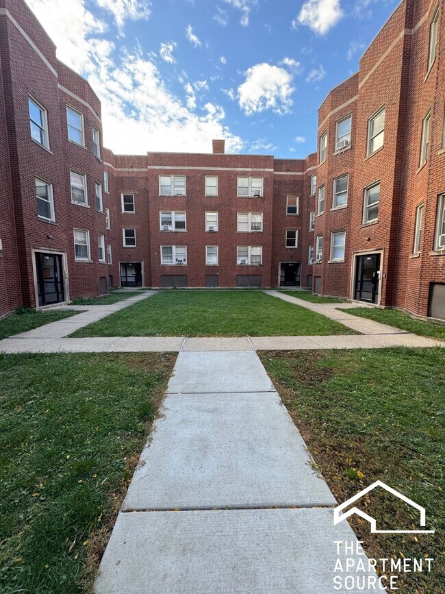 Building Photo - 4027 W Melrose St