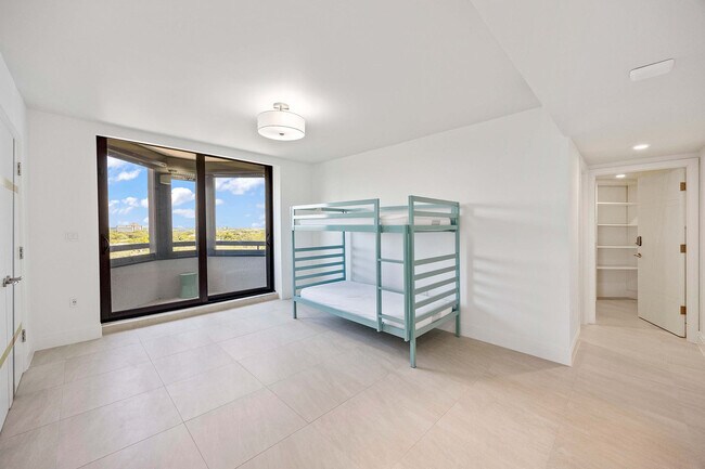 Building Photo - 6075 Pelican Bay Blvd