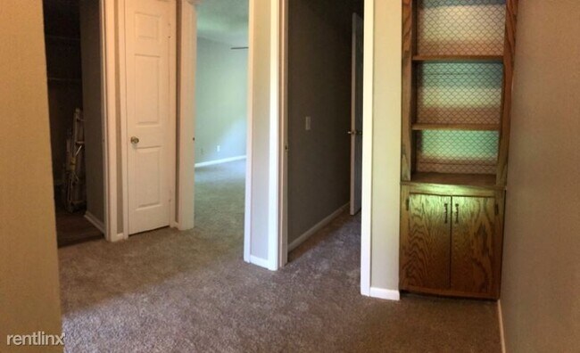 Building Photo - 3 br, 2 bath Townhome - 1277 Barnes Road