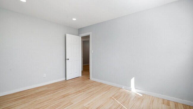Building Photo - 247 San Jacinto Dr
