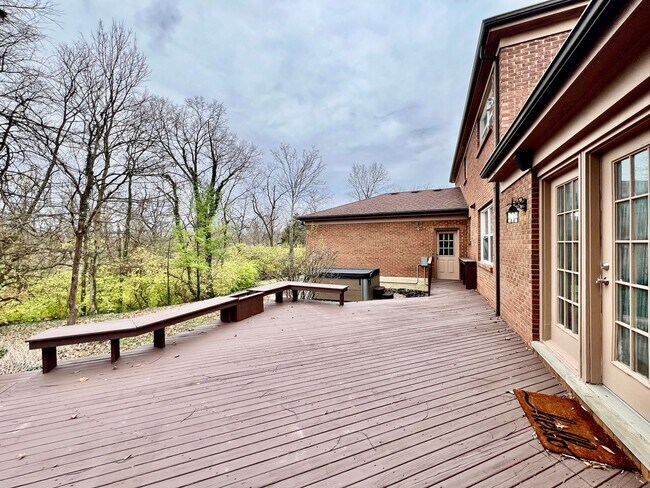 Building Photo - Executive home in West Chester with HOT TUB