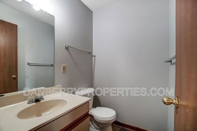 Building Photo - 3540 Willow Run Dr