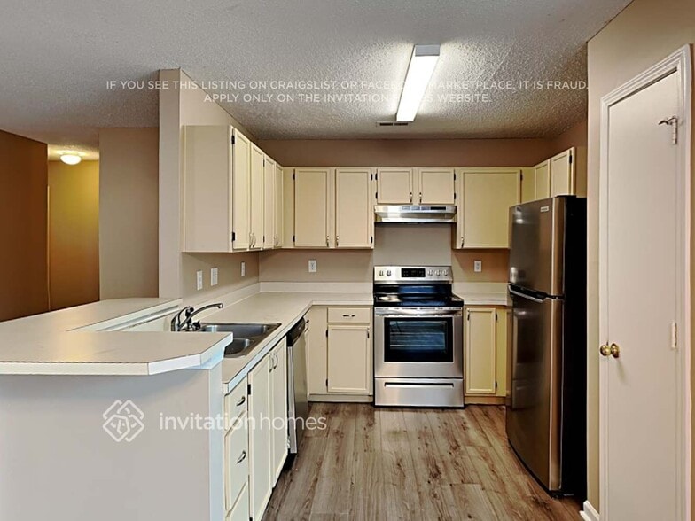 Building Photo - 3049 Parade Ln SW