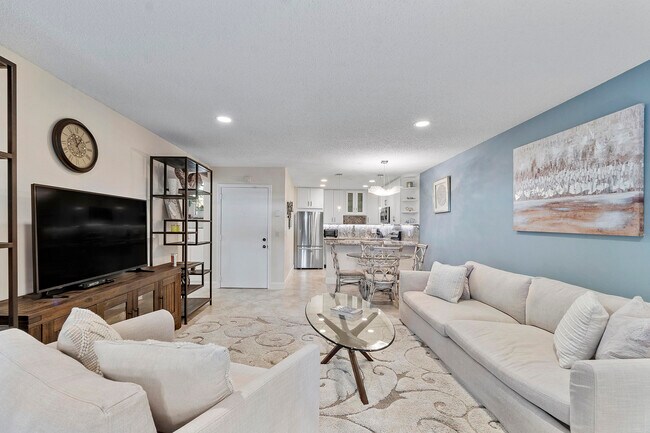 Building Photo - 250 S Ocean Blvd