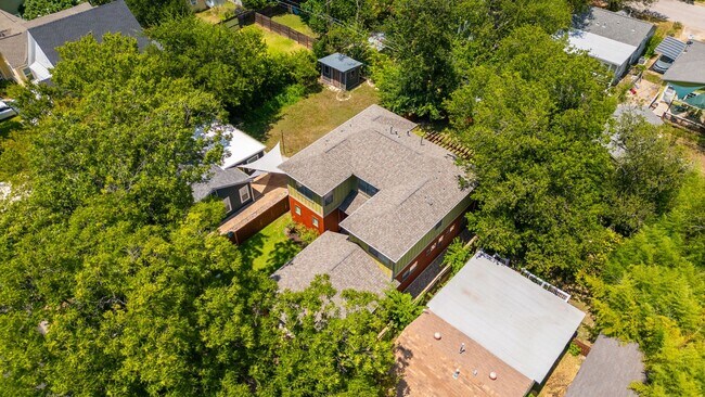 Building Photo - 304 Zennia St