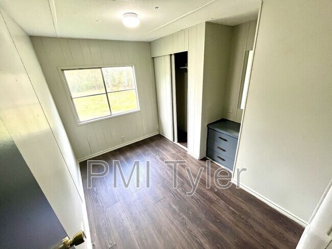 Building Photo - 9049 County Rd 427