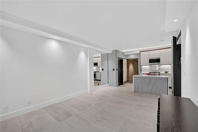 Building Photo - 2285 Peachtree Rd NE