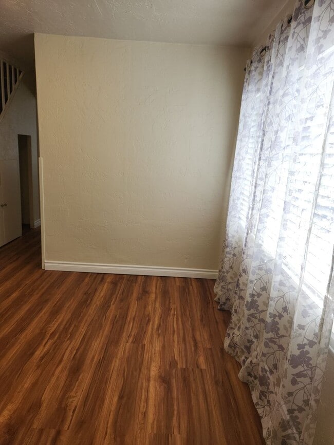 Building Photo - 4 Bedroom 1 Bath House