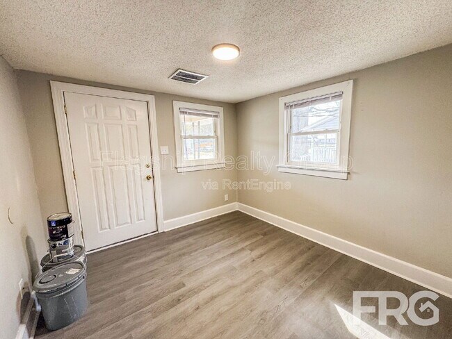 Building Photo - 600 Howell St