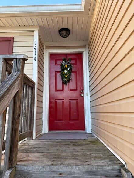 Building Photo - 1414 Deerpond Ln