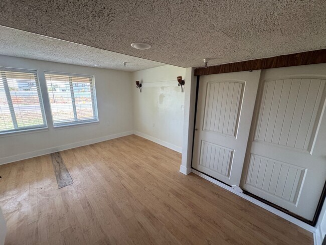 Building Photo - 460 W 600 N