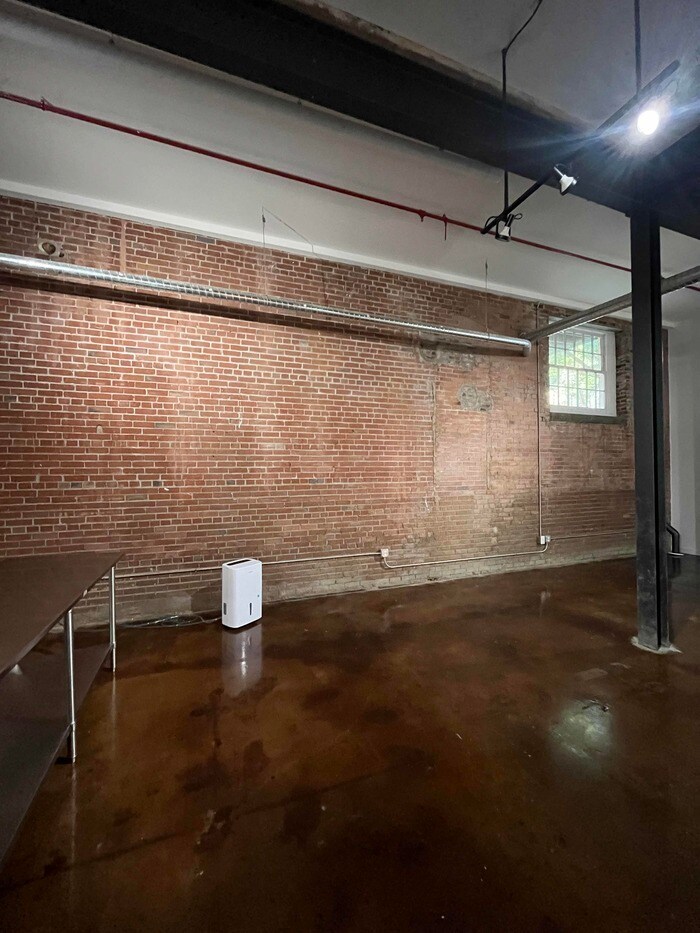 Building Photo - 1350 Rosa L Parks Blvd