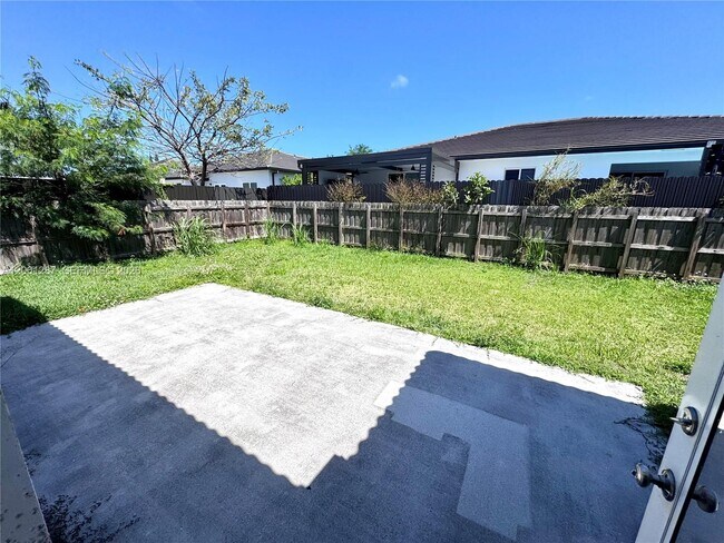 Building Photo - 21405 Ingraham Ave Rd