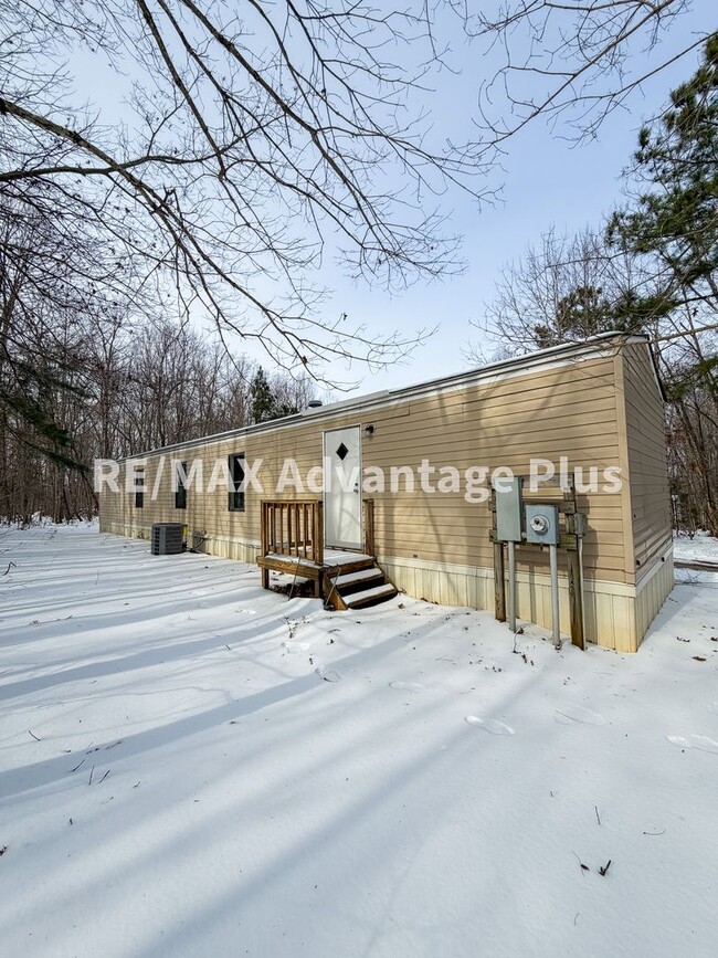 Building Photo - Updated 3-Bedroom Home in a Private Setting!