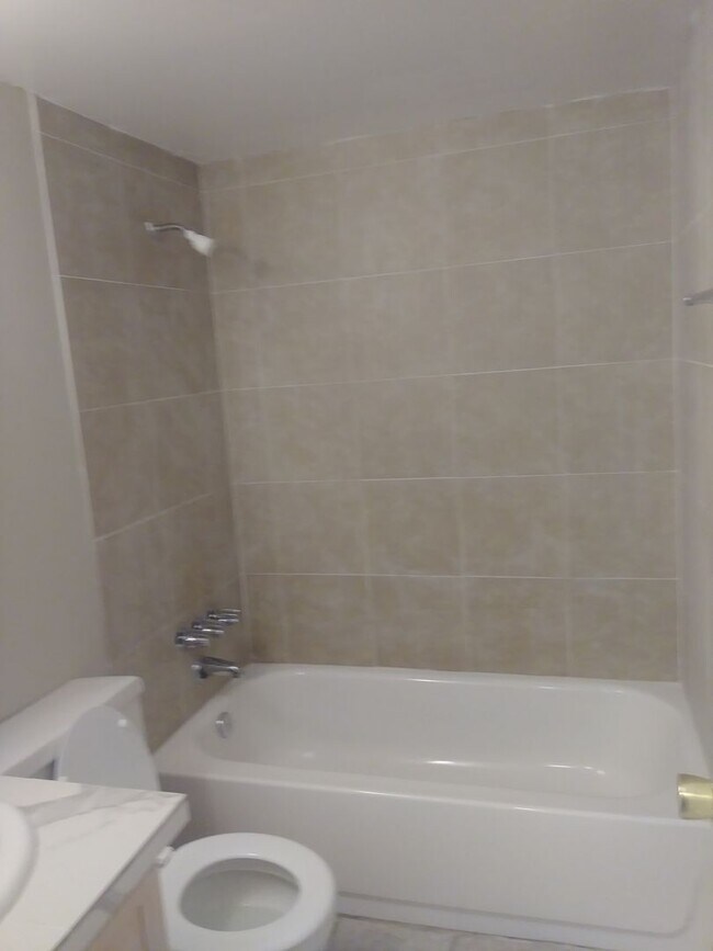 Building Photo - Gated Community 1 Bedroom 1.5 Bath Near Do...