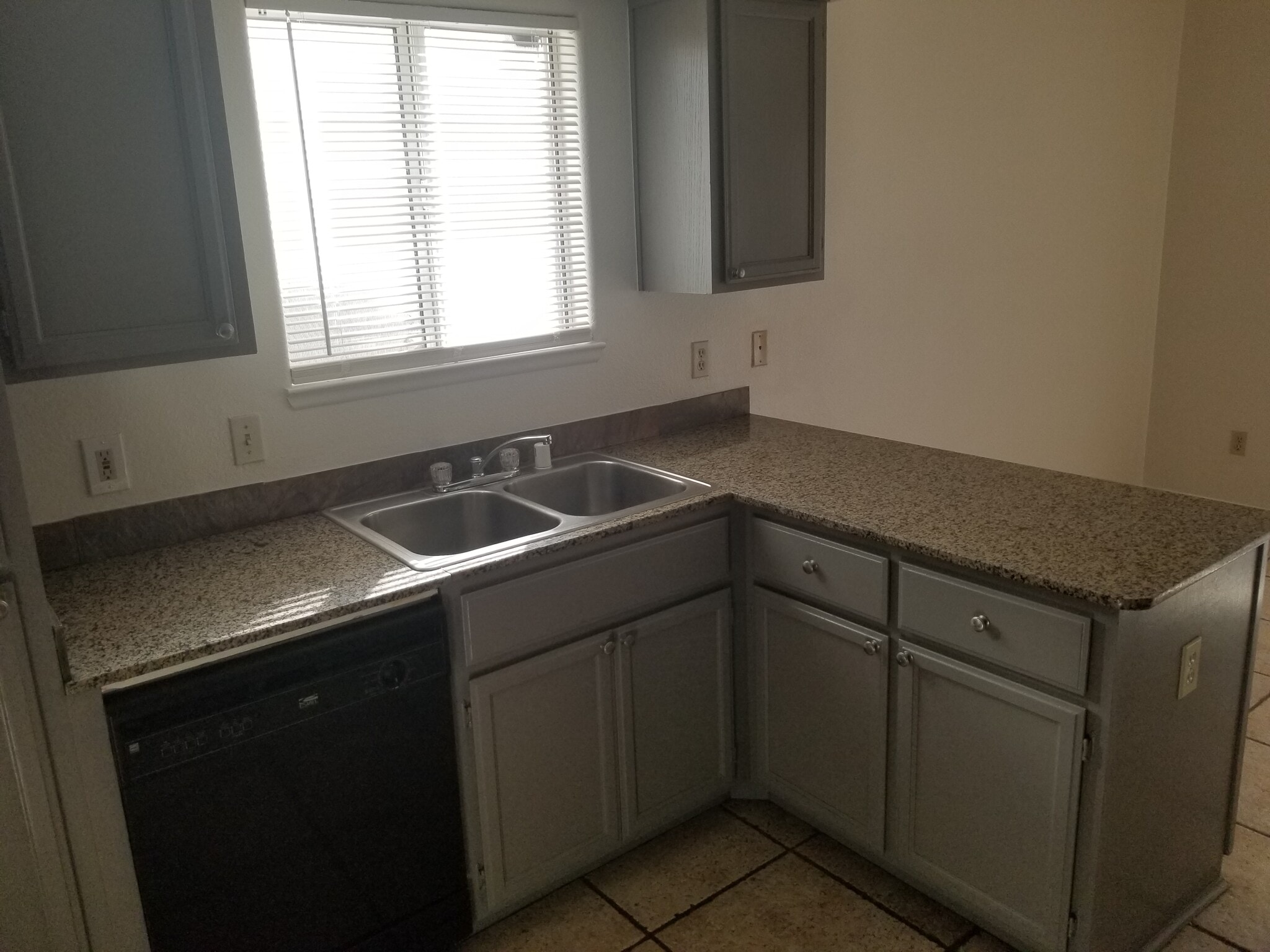 Building Photo - 6109 Crockery St