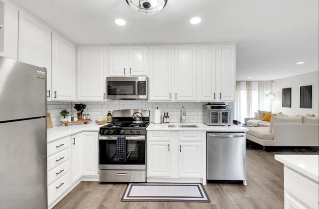 Building Photo - 379 Sandhurst Cir