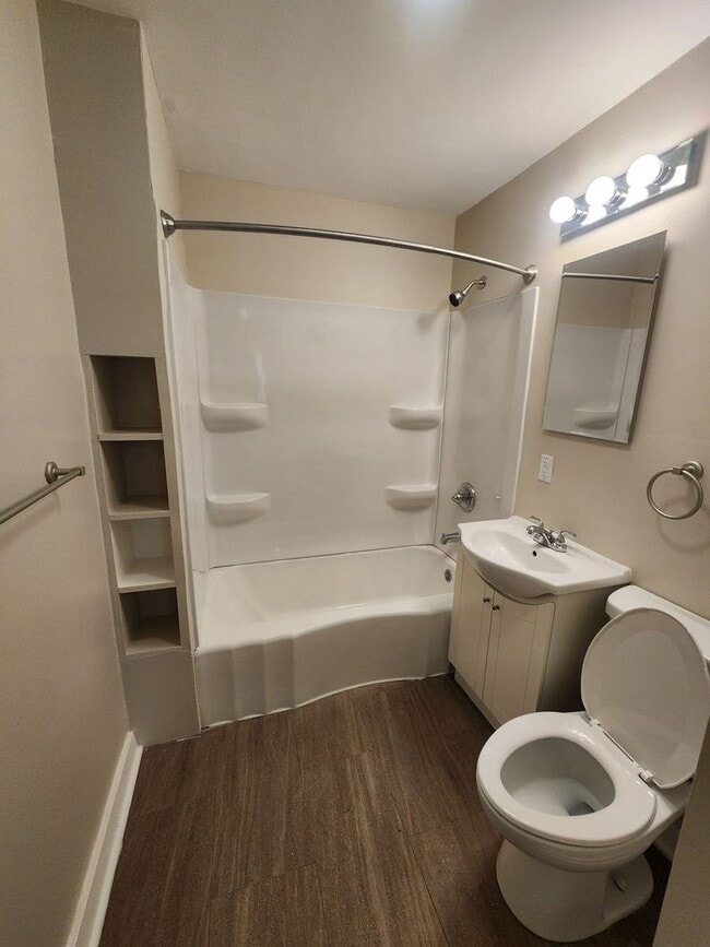 Building Photo - Now leasing for July 1st!