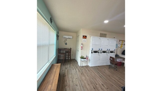 Building Photo - 2050 S Byrd Ave