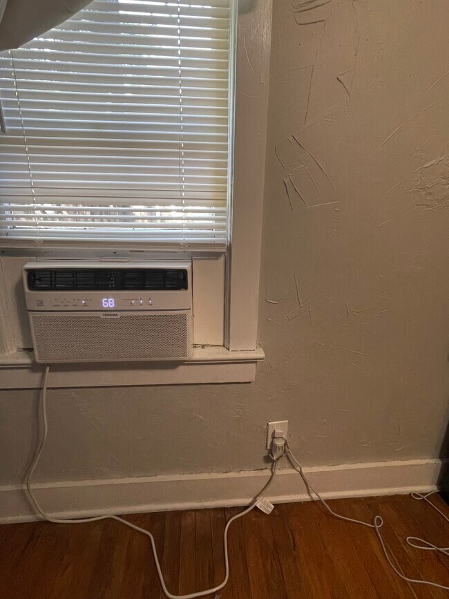 Bedroom air - 710 Chautauqua Ave