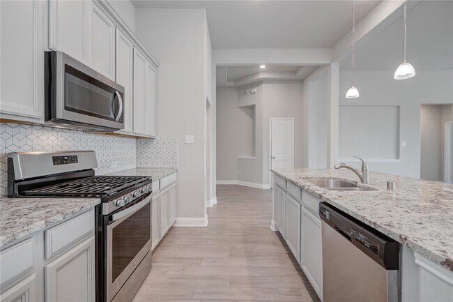 Building Photo - 12704 Southern Oaks Landing