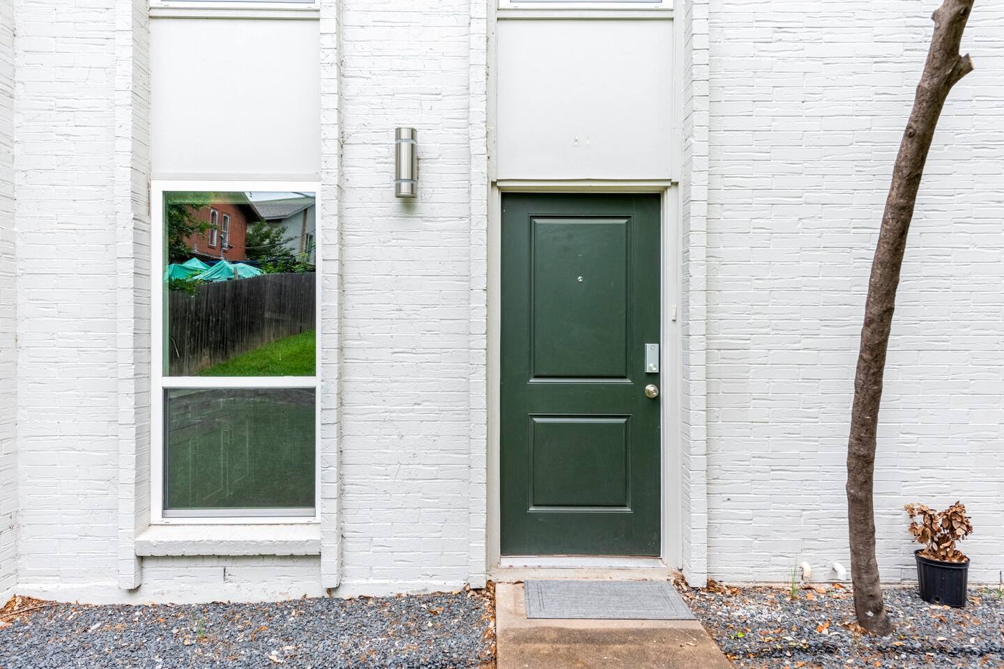 Building Photo - 3808 Southway Dr