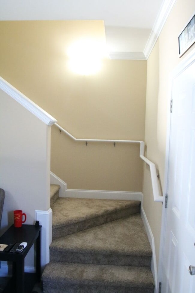 Building Photo - 4 Bdr/2.5 Bth 2048 sqft- Bradley Point - Savannah GA