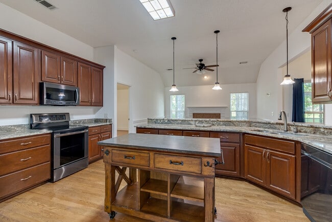 Building Photo - 626 Marsh View Dr