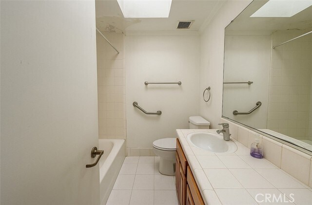 Building Photo - 16500 Simonds St