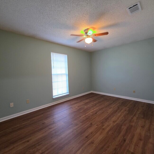 Building Photo - 3114 Fernridge Dr