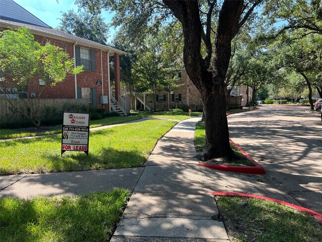 Building Photo - 837 Wax Myrtle Ln