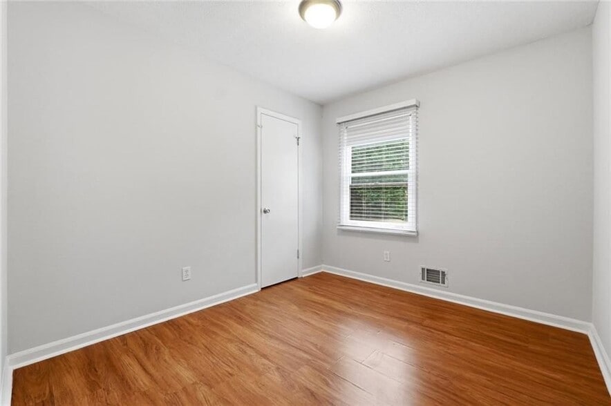 Building Photo - 3262 Summer Wood Cir