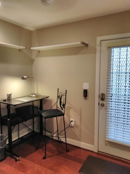 Office/second bdrm - 1425 5th St NW