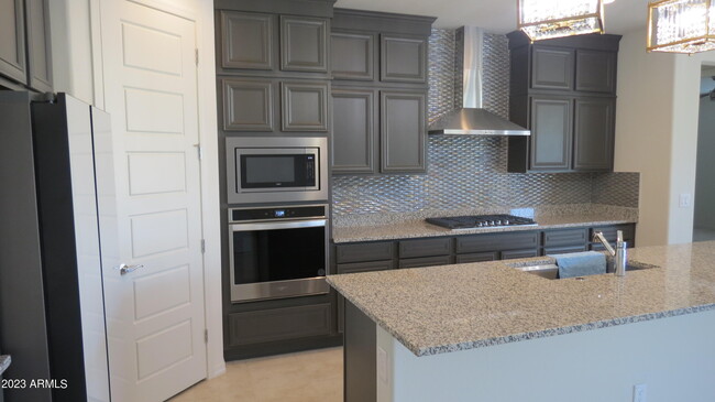 Building Photo - 5862 N 86th Dr