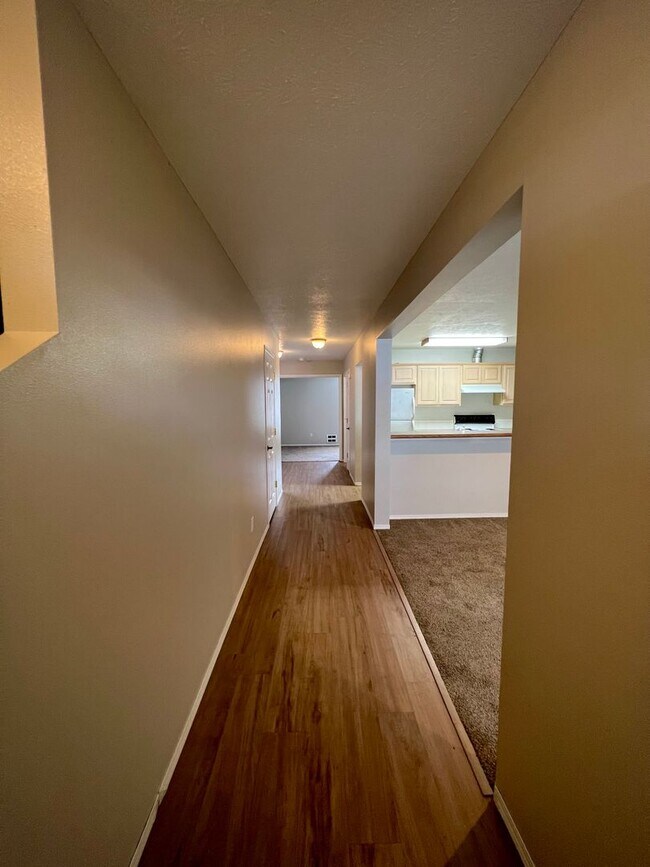 Building Photo - 1008-1010 E. Ermina