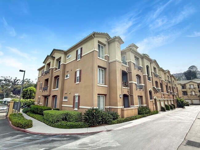 Primary Photo - Beautiful 1B/1BA Apartment in Scripps Ranc...