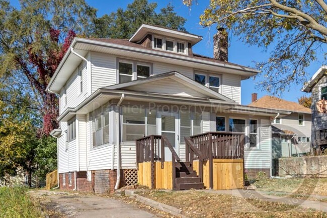 Building Photo - Renovated Beauty in Central Omaha