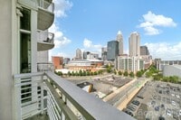 Building Photo - 505 E 6th St