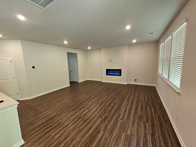 Building Photo - Like New Home is Mulberry Pond