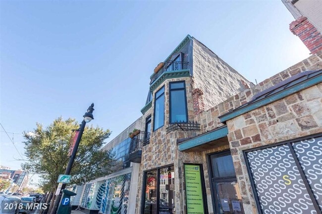 Building Photo - H Street Prime with 1/2 off the first month's rent!